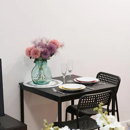 Kwiatowa Center By Renters 아파트 포즈난