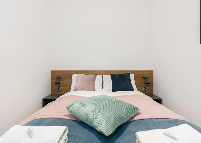 Kwiatowa Center By Renters شقة