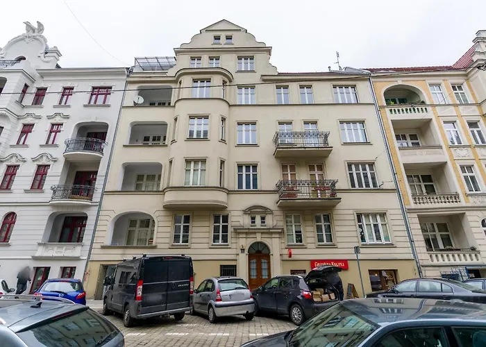 Kwiatowa Center By Renters * بوزنان